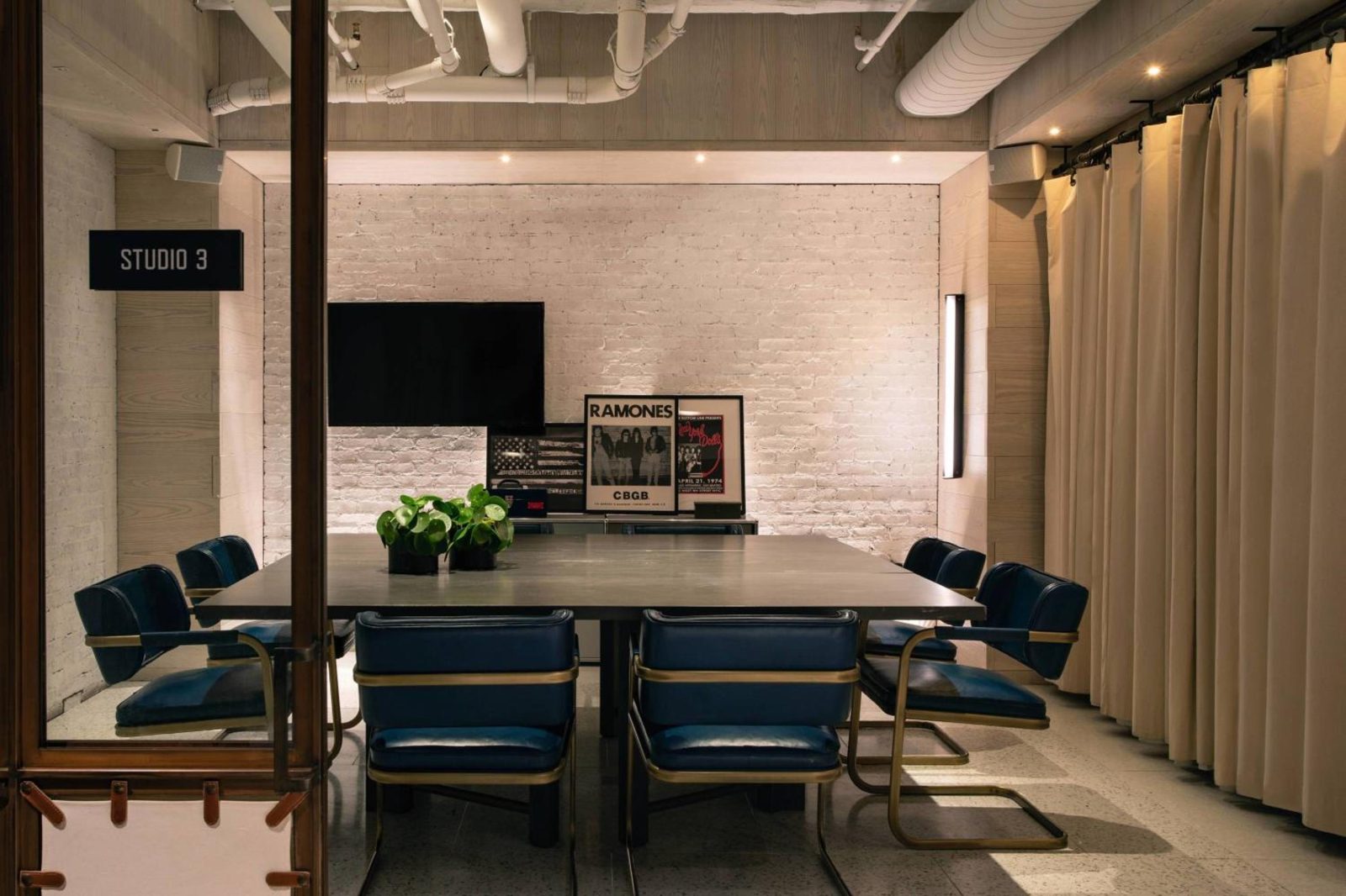 Moxy NYC Times Square — photo 6